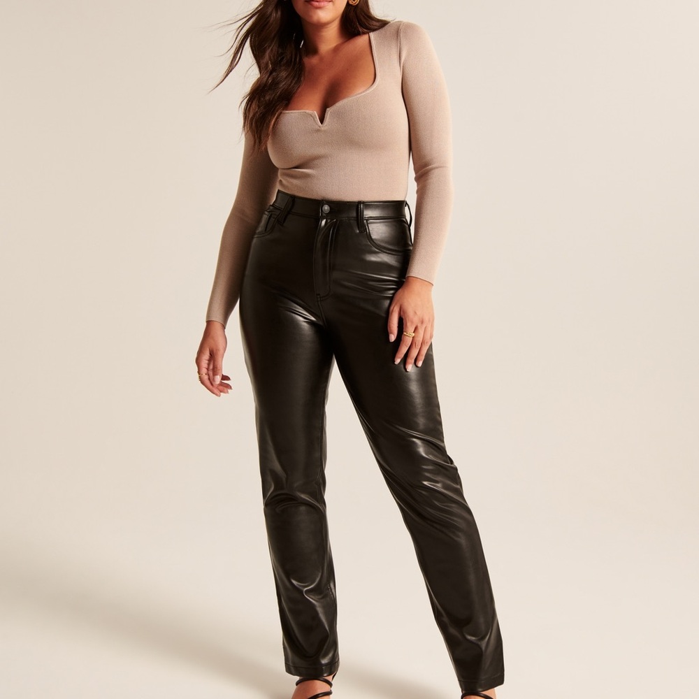Abercrombie & Fitch Curve Love Vegan Leather 90s Straight Pant Size 10
